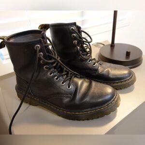 Doc Marten Boots. Size 9 men. GREAT CONDITION